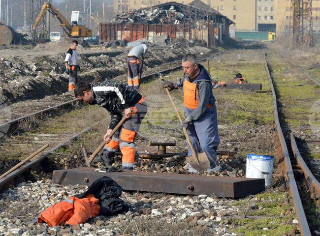 Average Contributory Income at EUR 1,005.28 in February