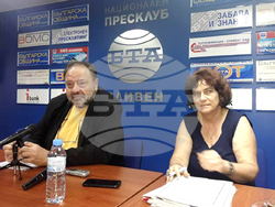 Сливен, зъболекарски съюз, д-р Николай Шарков (ляво), д-р Живка Георгиева (дясно) снимка:Велина Василева, архив