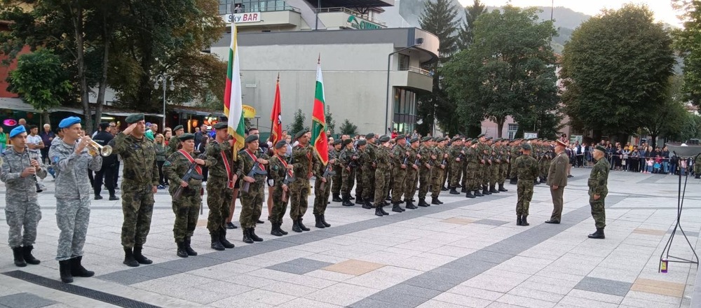 Областна администрация Смолян: Областният управител Захари Сираков присъства на тържественото отбелязване на 111-та годишнина от Освобождението на Девин