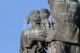 Паметник - боя