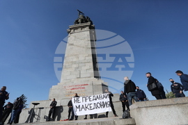 Паметник - боя