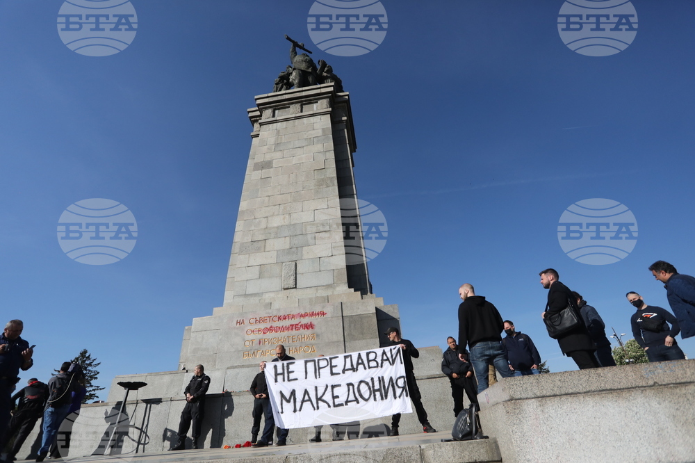 Паметник - боя