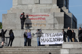 Паметник - боя