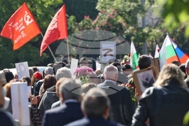 Ден на Европа - годишнина - паметник - протестиращи