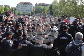 Ден на Европа - годишнина - паметник - протестиращи