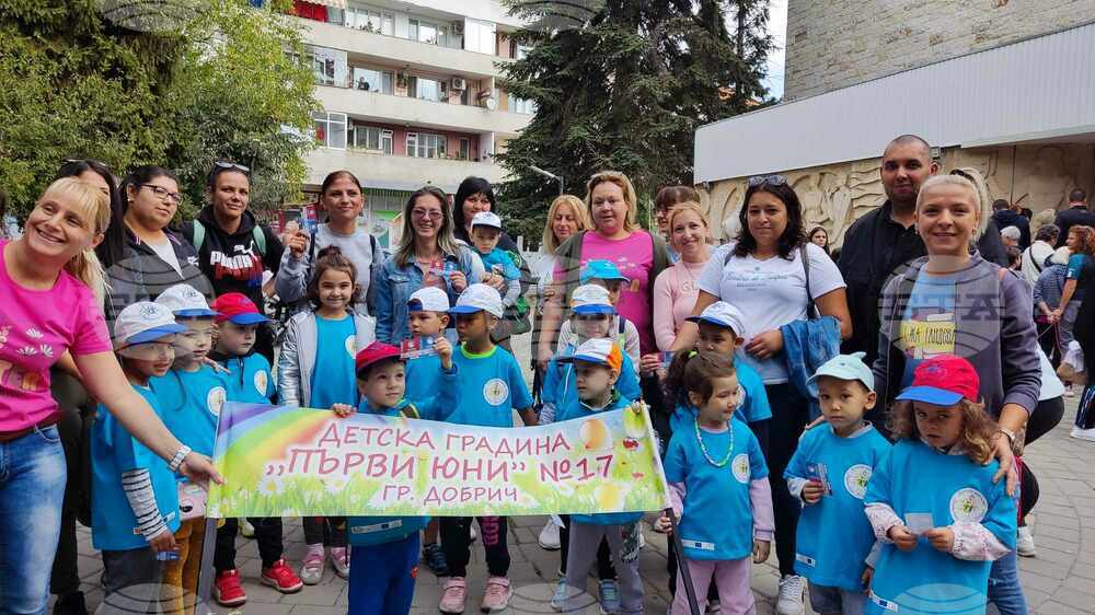 Община Добрич: Проект „Равен шанс за достъп до качествено образование и превенция на вторична сегрегация“ обединява деца, ученици, учители, образователни медиатори и родители за съвместно участие в Световния ден на ходенето