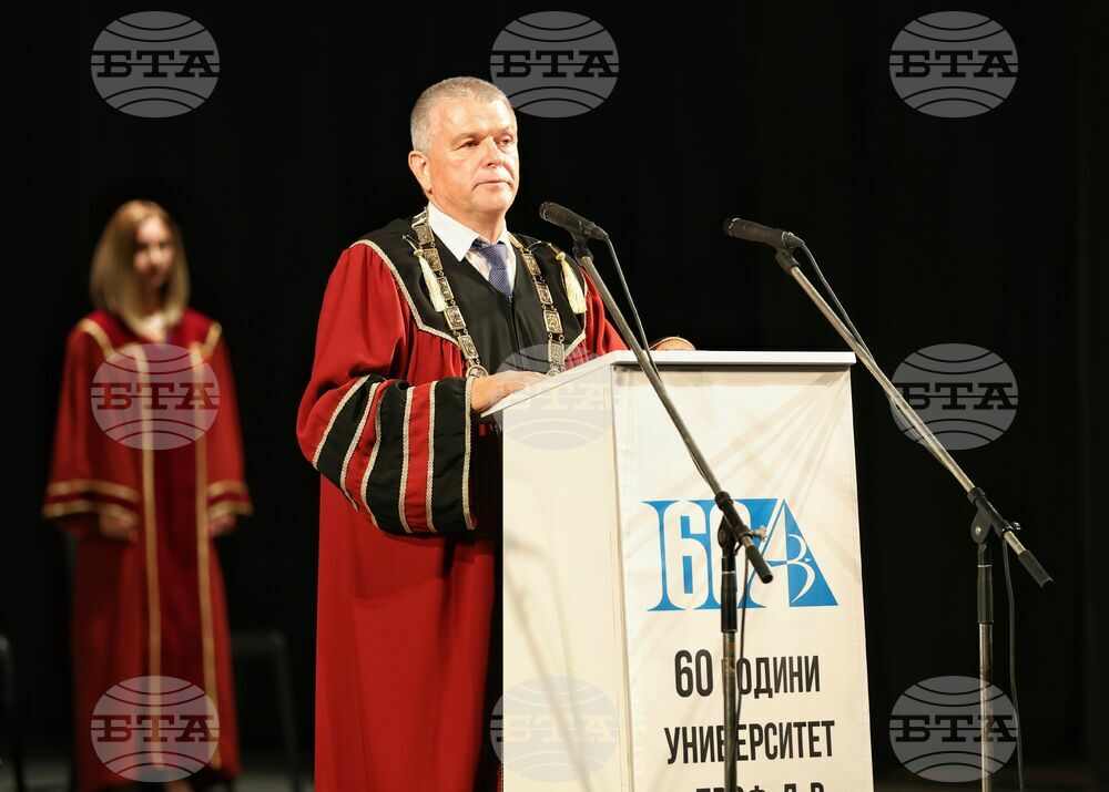 Бургас - университет "Проф. д-р Асен Златаров" - Румен Радев - плакет "Св. св. Кирил и Методий