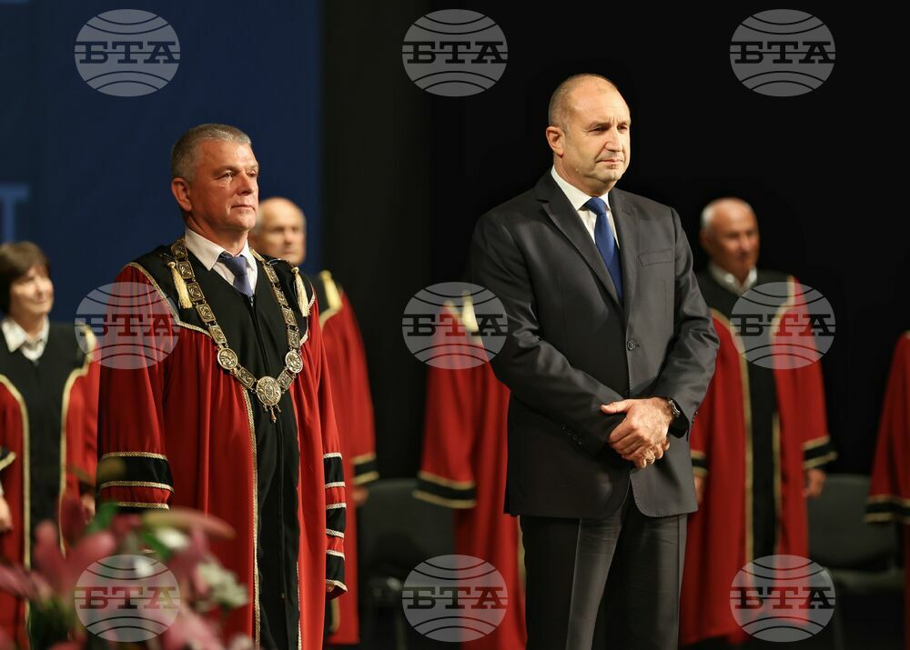 Бургас - университет "Проф. д-р Асен Златаров" - Румен Радев - плакет "Св. св. Кирил и Методий