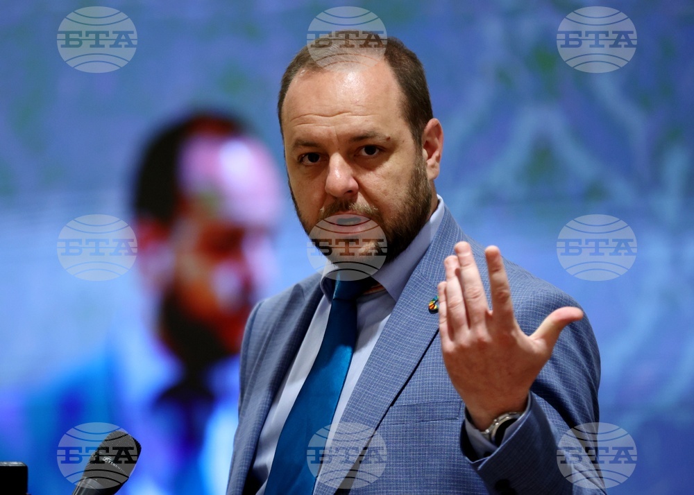Министър Борислав Сандов ще даде брифинг днес