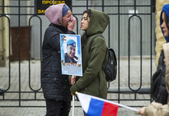 Пресата в САЩ за опитите на руски семейства да узнаят съдбата на свои роднини, воюващи в Украйна