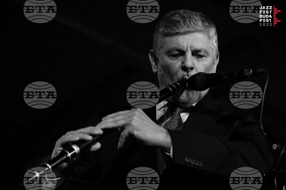 Kaval Player Theodosii Spassov Loves Everything New, Provocation of Different Stages