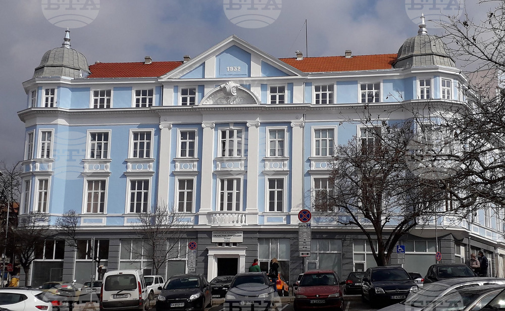 Полицията задържа пиян тракторист, блъснал три паркирани коли и избягал от местопроизшествието