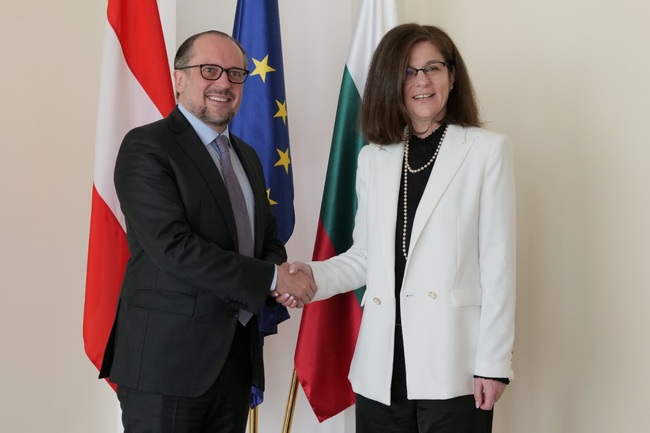Austrian Foreign Minister Discusses War in Ukraine, EU Integration of Western Balkans, Energy Security during Sofia Visit