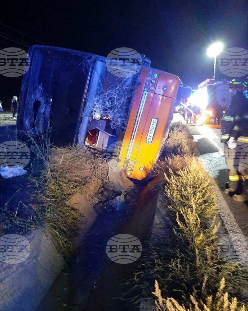 Автобус с 90 украинци се преобърна в Румъния; седем души са приети в болница