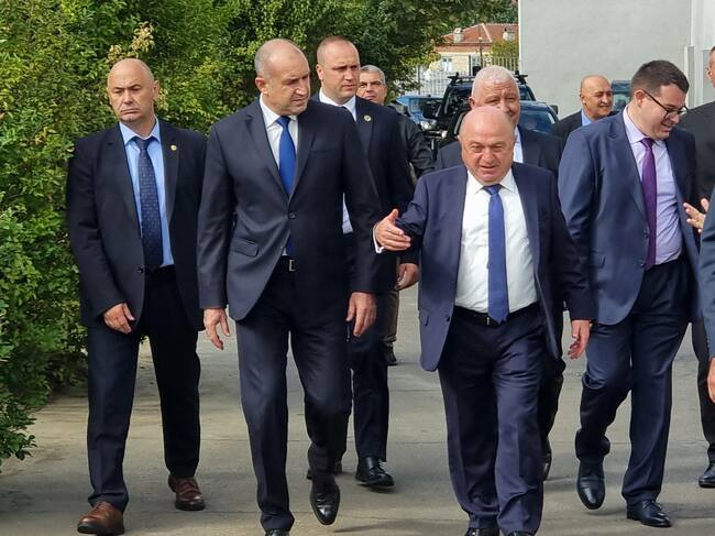 Горд съм, че има предприятие, в което можем да видим на практика модела на българската икономика на бъдещето, каза в Джебел президентът Румен Радев