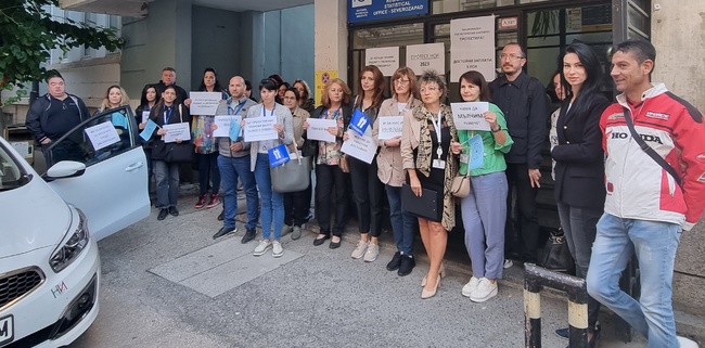 Служителите на Териториалното статистическо бюро в Плевен излязоха на протест с искания за достойно заплащане
