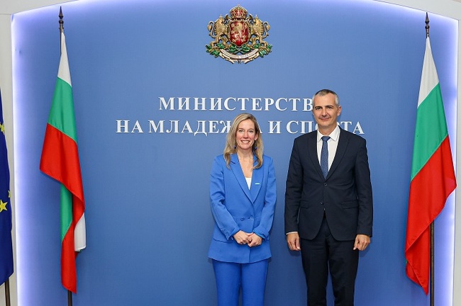 ММС: Министър Димитър Илиев обсъди възможностите за сътрудничество в областта на младежките политики и спорта с представителя на УНИЦЕФ в България Кристина де Бройн