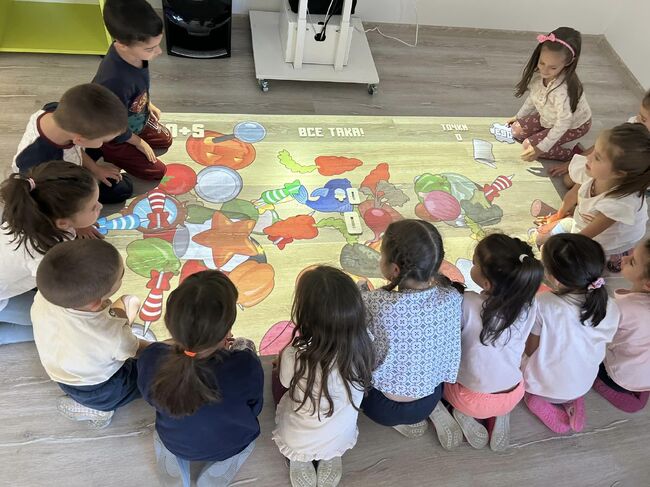 Община Сандански: Иновативно обучение! С нови интерактивни подове ще се обучават децата в детските градини „Дора Габе“ и „Здравец“