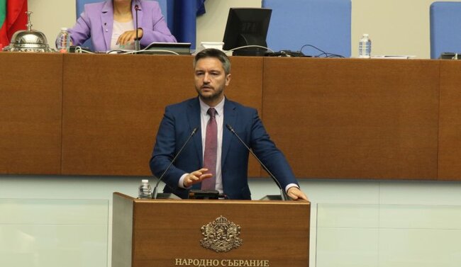 Вигенин: Президент и „сглобка” имитират грижа за националната сигурност