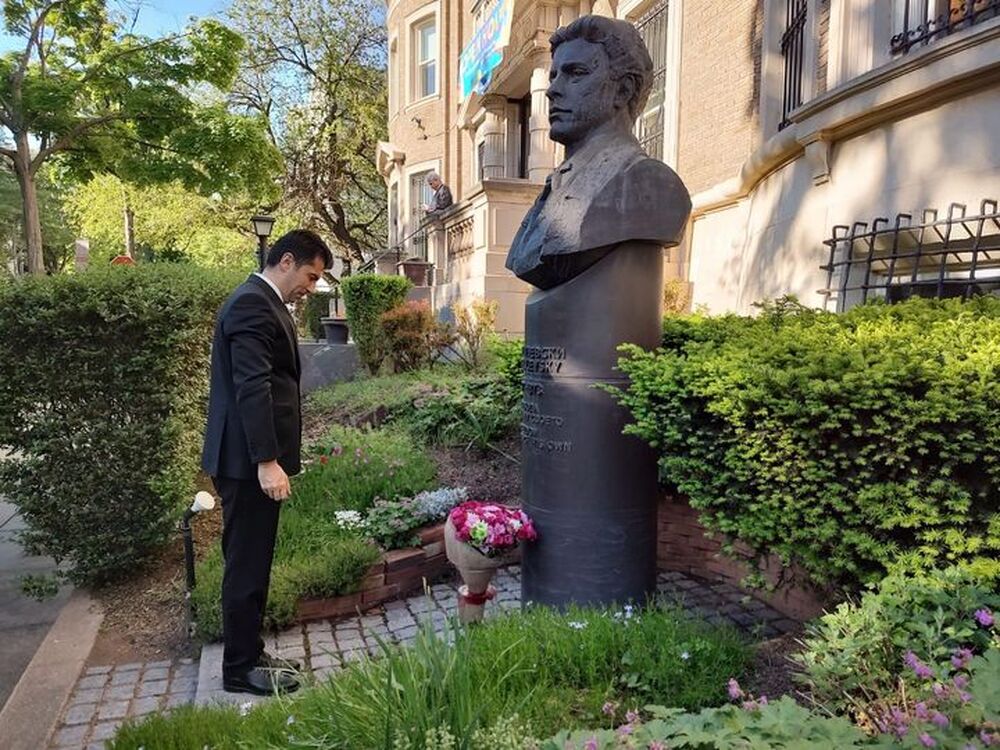 САЩ - Кирил Петков - паметник на Васил Левски