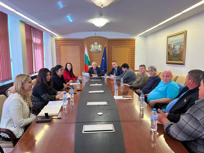 Министър Вътев: Пчеларите ще получат помощ de minimis тази година