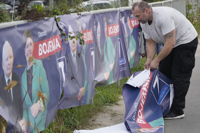 Управляващата в Полша партия продължава да води в соцологическите поручвания в навечерието на парламентарните избори