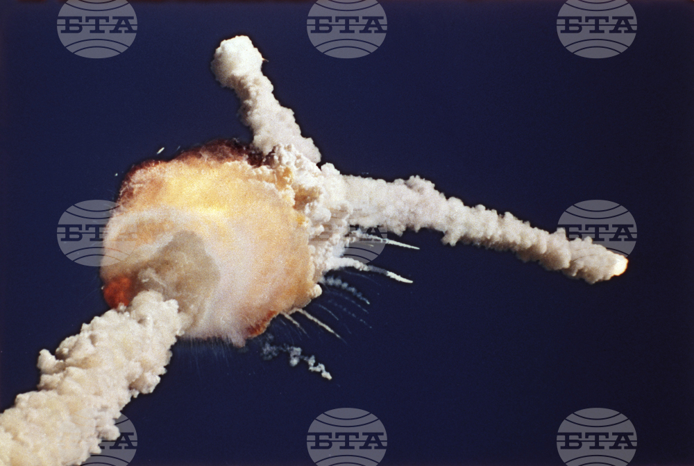 НАСА и семействата на загиналите астронавти от космическата совалка „Чалънджър“ отбелязaхa 40-годишнината от катастрофата ѝ