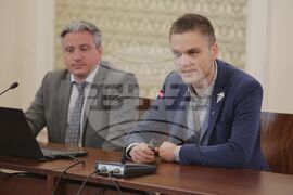 Национална валута - демонстрационен дебат