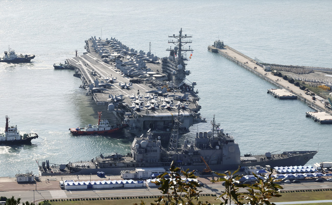 Американски атомен самолетоносач пристигна в Южна Корея