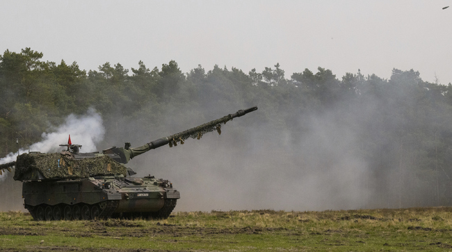 Берлин одобри 12 милиарда евро допълнителна военна помощ за Украйна и закупуване на 28 самоходни гаубици за германската армия