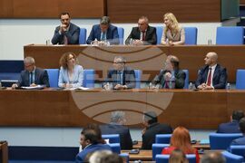 Парламент - извънредно заседание