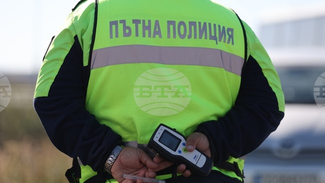 Шофьор с 2,36 промила алкохол се удари в дърво в ловешкото село Александрово, пострадали са той и спътникът му