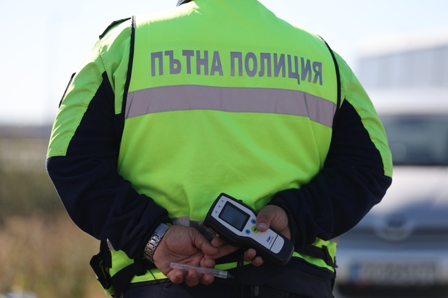 За първите три месеца са установени 2296 водачи, шофирали след употреба на алкохол, и 1048 след употреба на наркотици, по данни на МВР