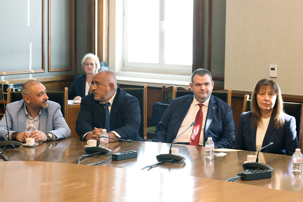 НС: Започна заседанието на Председателския съвет на Народното събрание, на което ще бъде обсъдена националната сигурност в контекста на войната срещу Израел и войната в Украйна