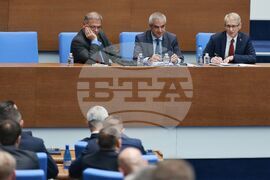 Парламент - извънредно заседание