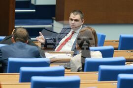 Парламент - извънредно заседание