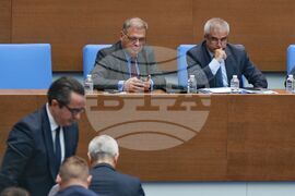 Парламент - извънредно заседание