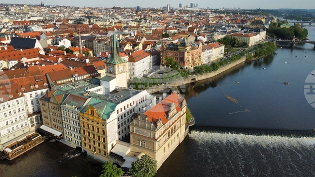 Лидерът на чешката крайнодясна партия „Свобода и пряка демокрация“ Томио Окамура беше избран за председател на чешкия парламент