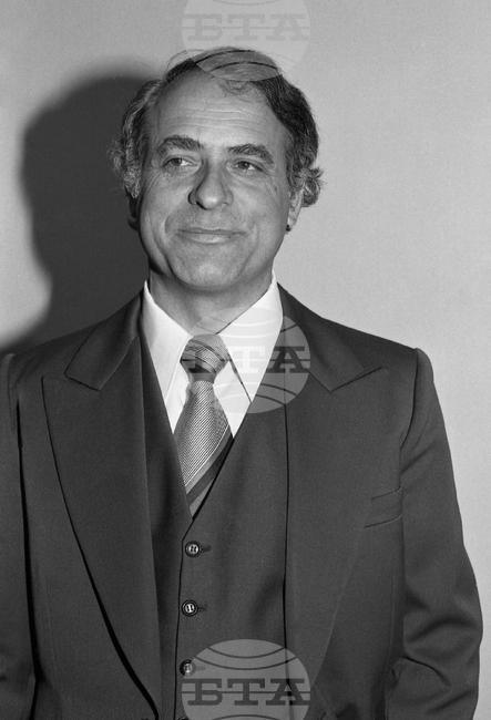 Проф. Величко Минеков - скулптор