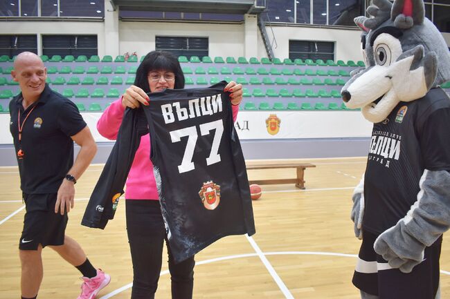 „Вълци-Разград“ започват новия сезон с нова екипировка, осигурена от Община Разград 