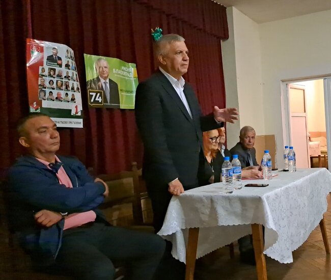 Николай Шушков пое ангажимент пред хората от Бело поле за изграждане на отделен път за сметоизвозващите камиони