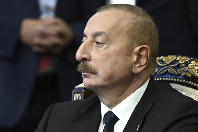 Президентът на Азербайджан обеща да помогне на отвъдморските територии на Франция да получат независимост
