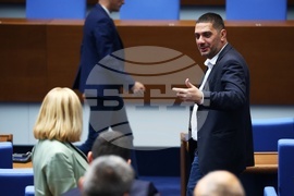 Парламент - извънредно заседание - вот на недоверие