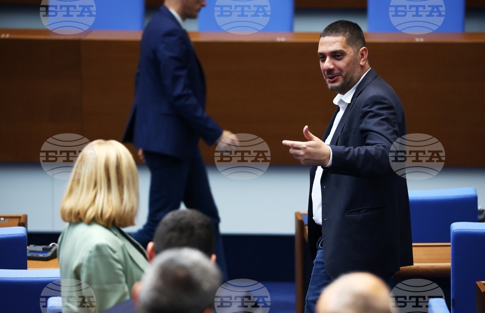 Парламент - извънредно заседание - вот на недоверие