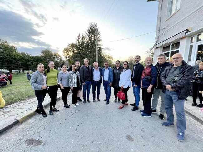 Отборът на ГЕРБ с номер 7 е вашият глас в местния парламент, казва кандидатът за кмет на Търговище Дарин Димитров