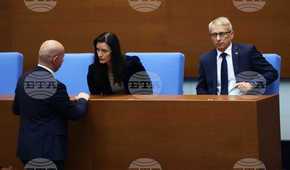 Парламент - извънредно заседание - вот на недоверие