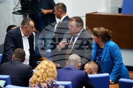 Парламент - извънредно заседание - вот на недоверие