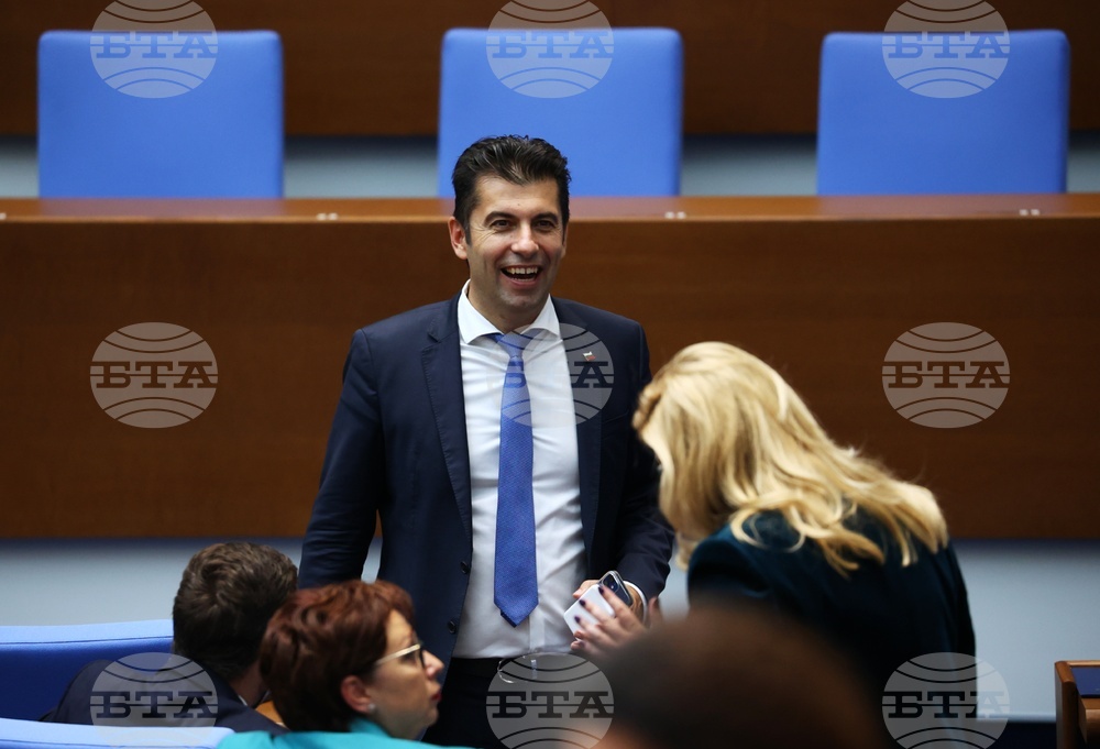 Парламент - извънредно заседание - вот на недоверие