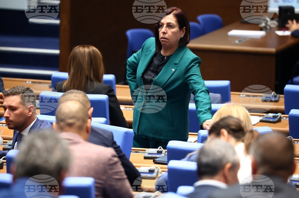 Парламент - извънредно заседание - вот на недоверие