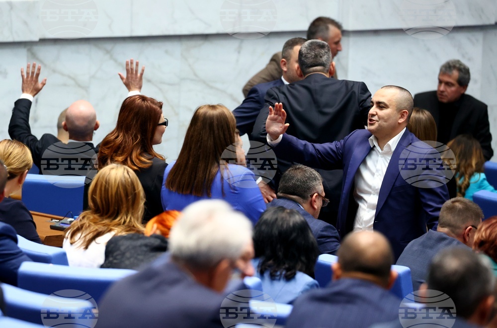 Парламент - извънредно заседание - вот на недоверие